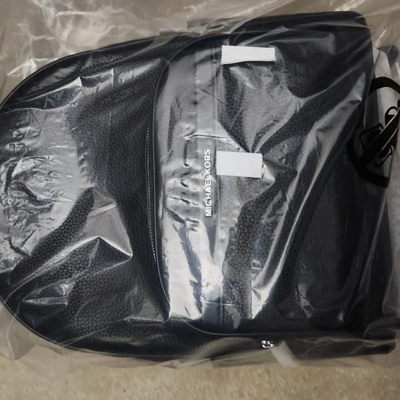 Michael Kors Black Medium Leather Backpack. New - Picture 2 of 5